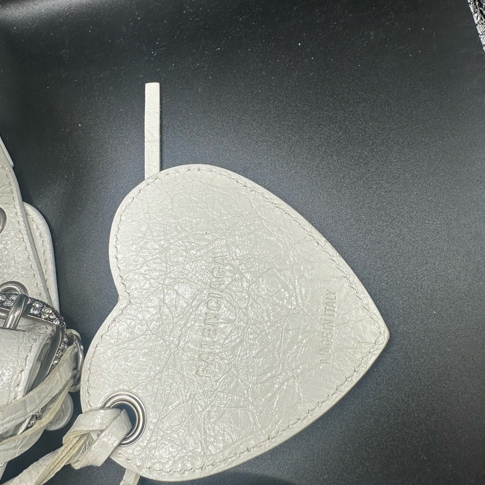 Balenciaga
Le Cagole Giant Studs Shoulder Bag Leather with Crystals xs - Picture 4 of 6